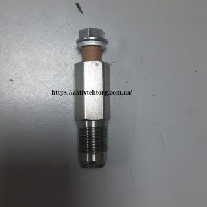 869105K300 Накладка підніжки нз