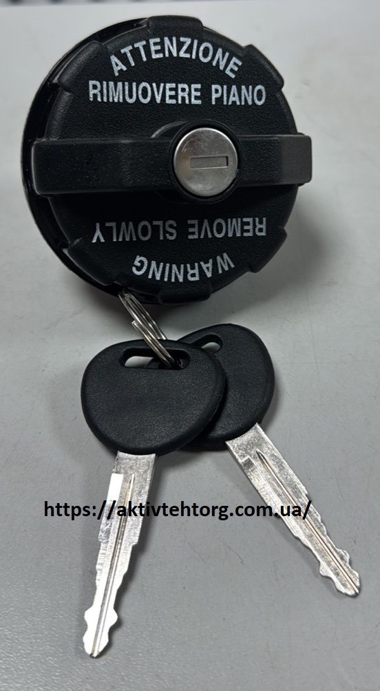 311805HA00 Кришка бака паливного